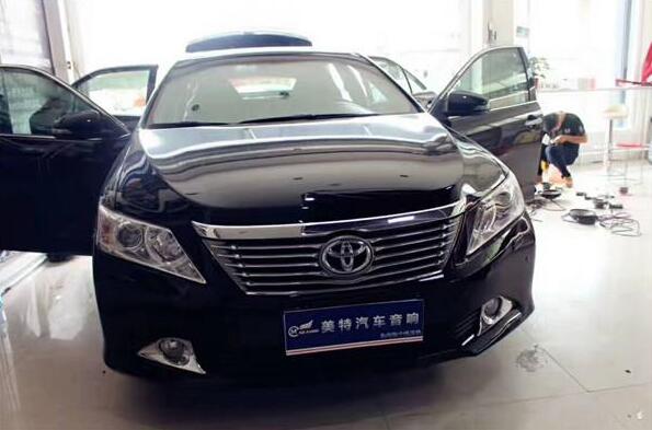 汽車音響怎么改？看豐田凱美瑞無(wú)損升級(jí)dsp功放
