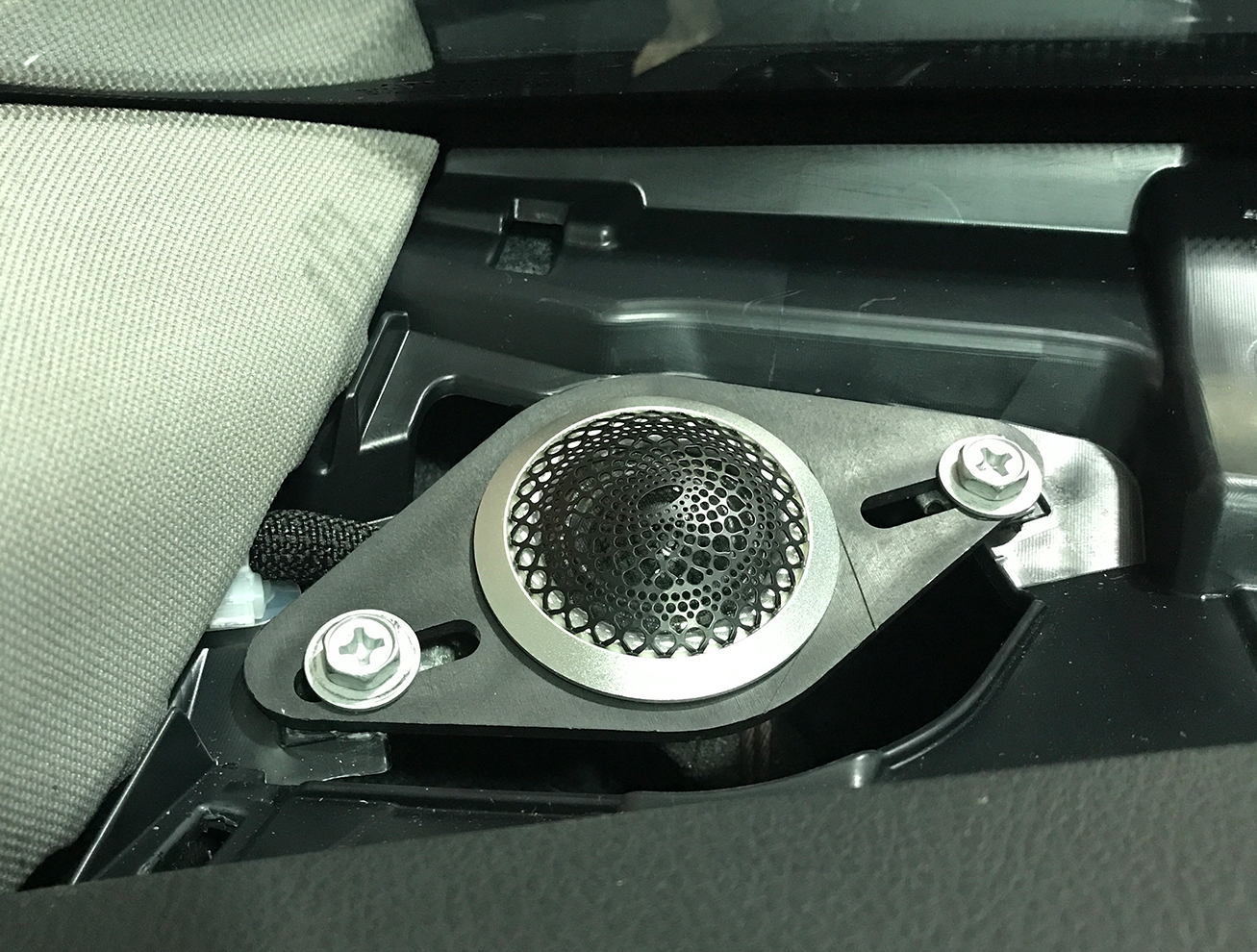 豐田凱美瑞改裝歌劇世家音響 有靚聲相伴從...