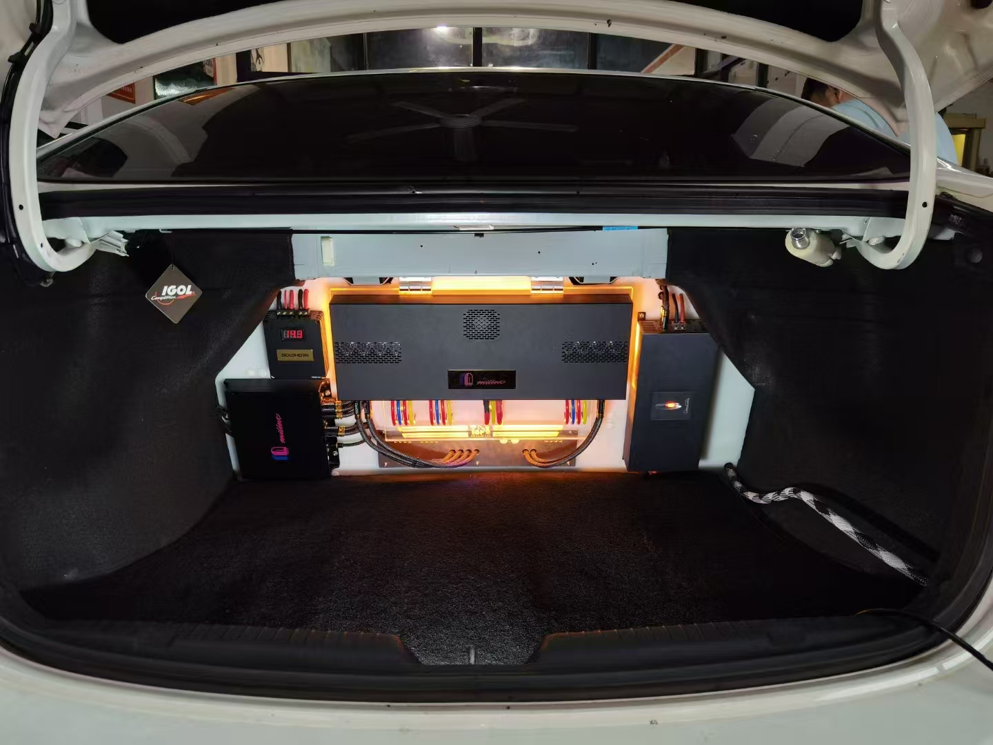 現(xiàn)代朗動(dòng)音響升級(jí)，提升您的愛(ài)車音質(zhì)