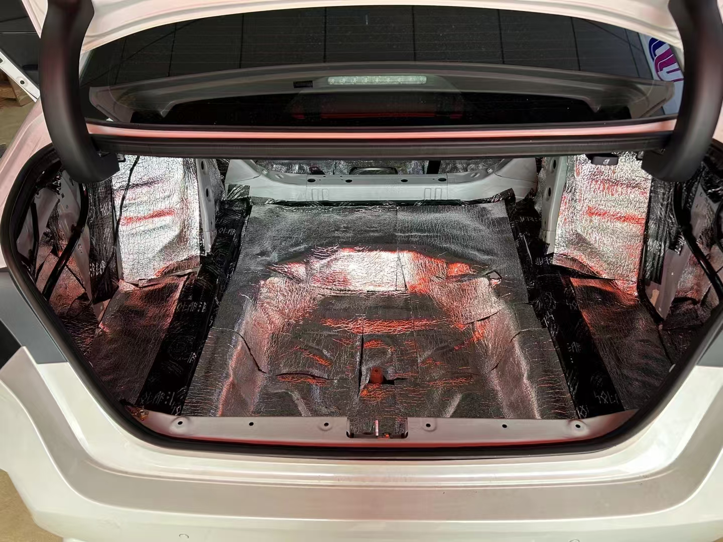 后備箱 內(nèi)輪轂 A4棉.jpg